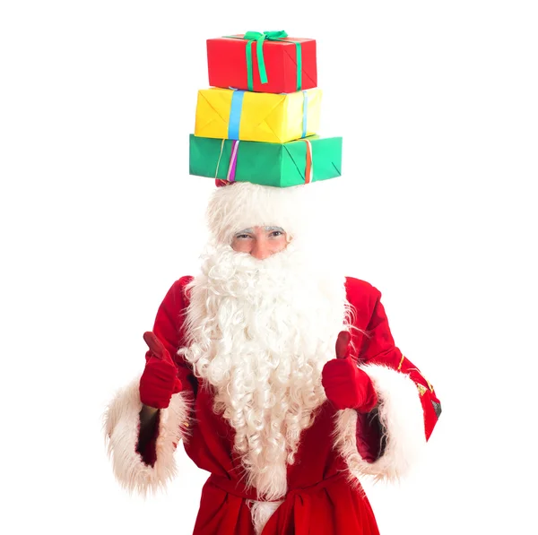 Papai Noel com presentes na cabeça. Isolado em branco . — Fotografia de Stock