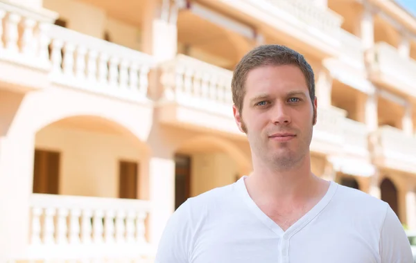 Portrait of handsome man on vacations. — Stock Photo, Image