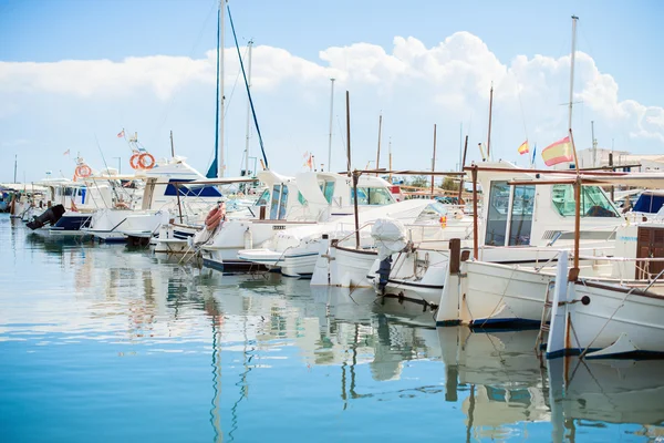 Many yachts and boats in the harbor. — Stock Photo, Image