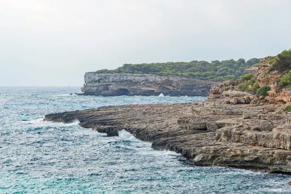 Beautiful wild tropical coast. Mediterranean sea landscape. — Stock Photo, Image