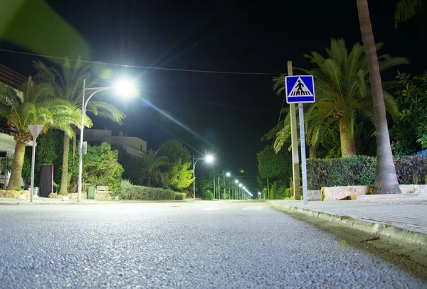 Pasarela. Carretera con linternas por la noche . —  Fotos de Stock