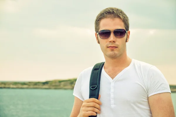 Portrait of male tourist with backpack. — Stock Photo, Image