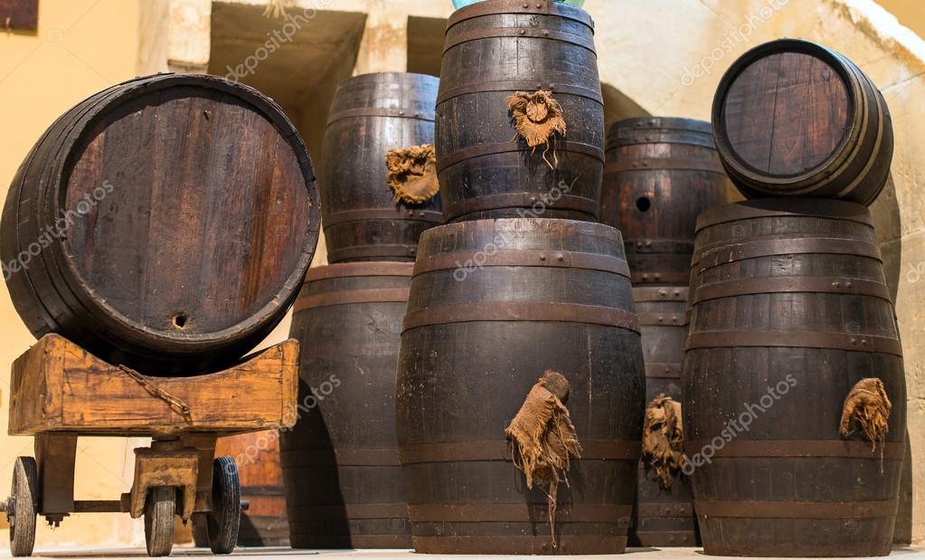 Wine barrels stacked in the old — Stock Photo