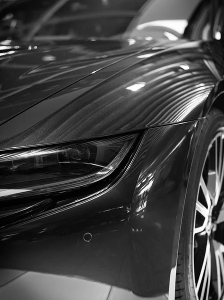 Spor araba modelinin bir parçası. Siyah ve beyaz. — Stok fotoğraf