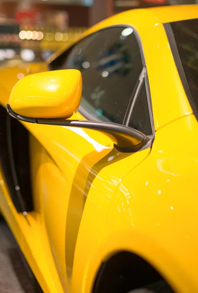 Parte a modelului de mașină sport galben . — Fotografie, imagine de stoc