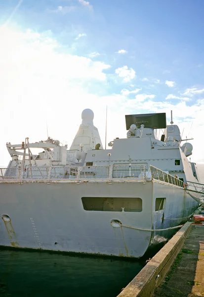 海军辅助船停靠在港口. — 图库照片