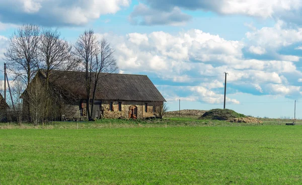 Tradycyjny dom wiejski wschodniej Europy. — Zdjęcie stockowe