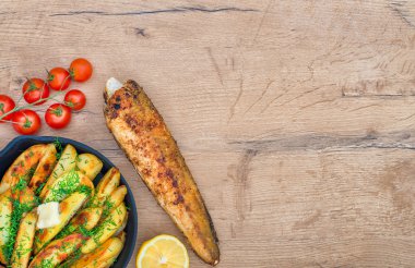 Kızarmış balık ve patates. Metniniz için yer.