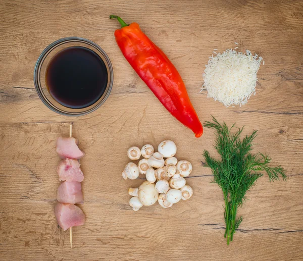 Ingredientes alimentarios en la mesa de madera. Vista superior . —  Fotos de Stock