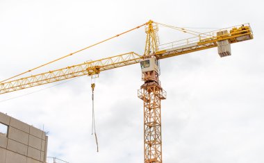 Şehrin çalışma crane. İnşaat alanı.