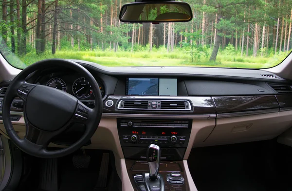 Interior de um carro esportivo novo moderno . — Fotografia de Stock