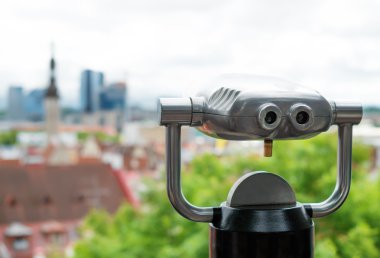 Madeni para panoramik teleskop işletilen.