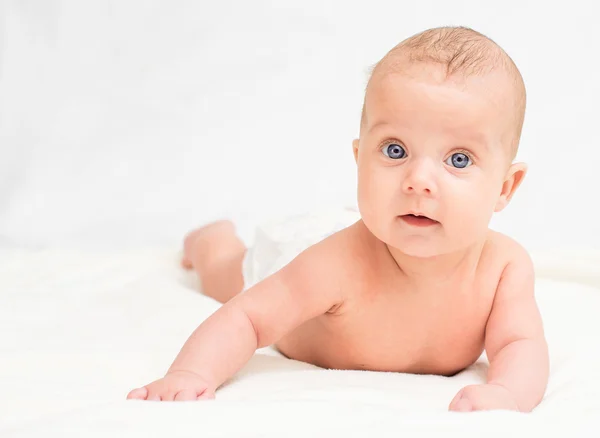 Niedliches kleines Baby. Platz für Ihren Text. — Stockfoto