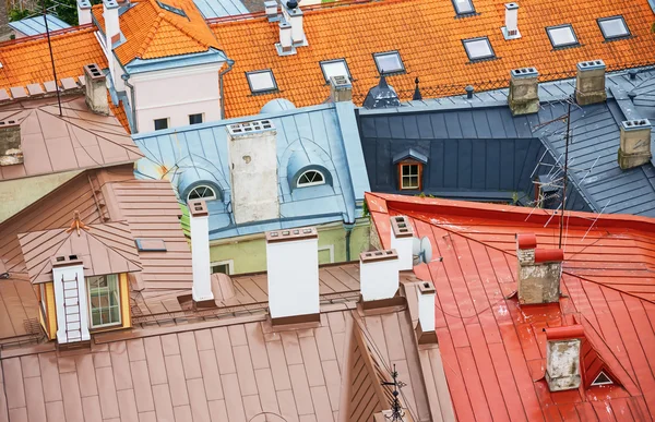 用旧塔林的红色屋顶的房子. — 免费的图库照片