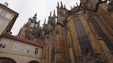 Prag Kalesindeki Gotik Aziz Vitus Katedrali.