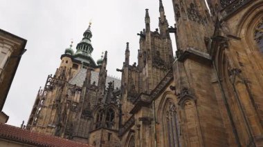 Prag Kalesindeki Gotik Aziz Vitus Katedrali.