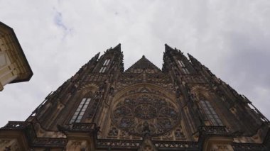 Prag Kalesindeki Gotik Aziz Vitus Katedrali.