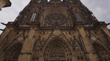 Prag Kalesindeki Gotik Aziz Vitus Katedrali.