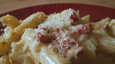 Jambon ve Pastırmalı Kremalı Carbonara..