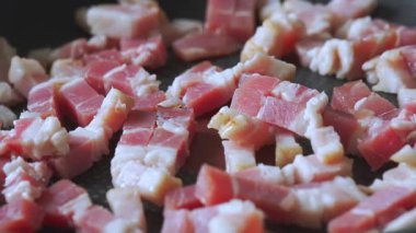 Kızartma Tavasında Cızırdayan Domuz eti.