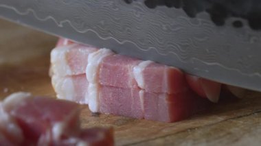 Bıçakla Kadın Eli Pastırması.