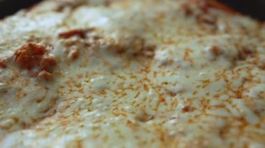 Klasik Kalın Kabuklu Sicilya Pizzası Yemeye Hazır.