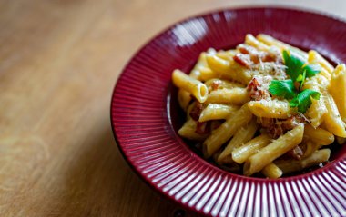 Jambon ve Pastırmalı Kremalı Carbonara..