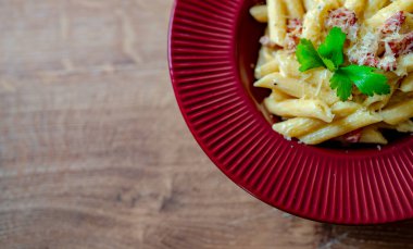 Jambon ve Pastırmalı Kremalı Carbonara..