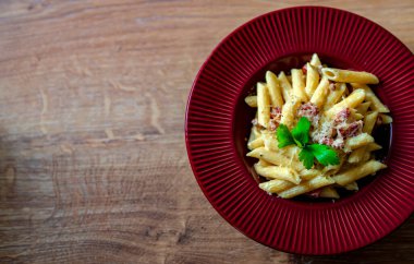 Jambon ve Pastırmalı Kremalı Carbonara..