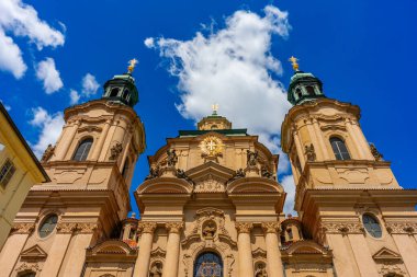 Prag 'daki Eski Kent Meydanı' ndaki Aziz Nicholas Kilisesi.