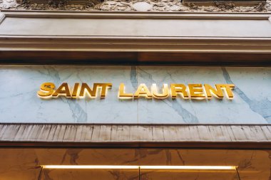 Prag, Çek Cumhuriyeti - 09.05.2025: Saint Laurent lüks marka işareti.