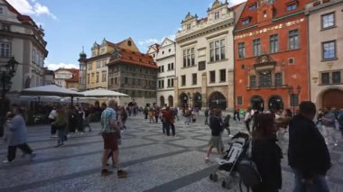 Prag, Çek Cumhuriyeti - 09.05.2025: Prag 'daki Old Town Hall.