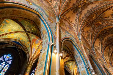 Prag, Çek Cumhuriyeti - 10.05.2025: Aziz Peter ve Paul Bazilikası tavanı.