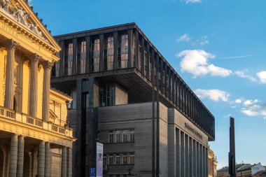 Prag, Çek Cumhuriyeti - 11.05.2025: Ulusal Müzenin Yeni Binası 'nın Modern Cephesi.