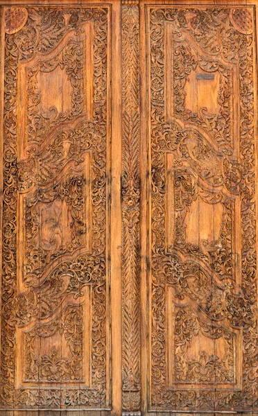 Close-up view of antique wooden door. — Stock Photo, Image