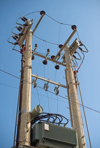 Voltage transformers på gatan. — Stockfoto
