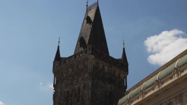 Prag 'daki tarihi Toz Kulesi kapısı..