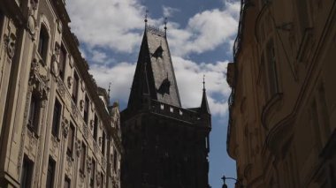 Prag 'daki tarihi Toz Kulesi kapısı..