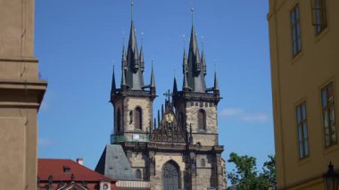 Prag, Çek Cumhuriyeti - 12.05.2025: Eski Kentteki Gotik Tyn Kilisesi.