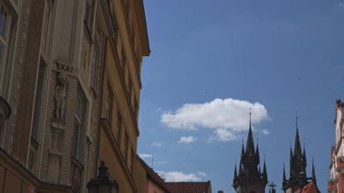 Prag, Çek Cumhuriyeti - 12.05.2025: Eski Kentteki Gotik Tyn Kilisesi.