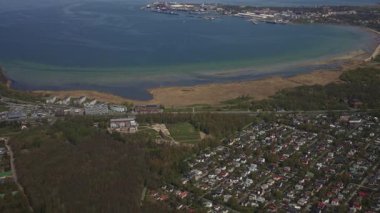 Stroomi plajı ve Pelguranna 'nın hava manzarası.