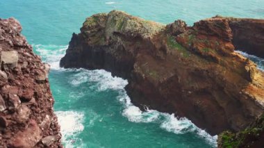 Ponta de Sao Lourenco 'nun görkemli uçurumları.