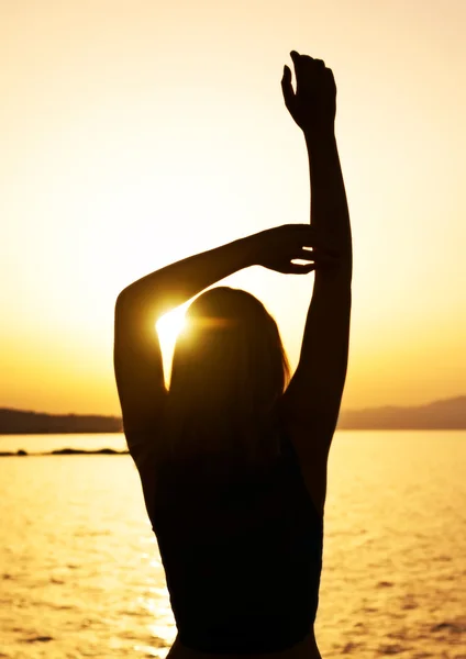 Vrouw genieten van zomer. Plaats voor tekst. — Stockfoto