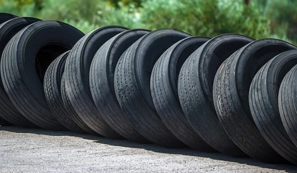 Used old car tires on the street. — Stock Photo, Image