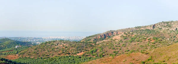 Mountains and valley with Chania city on Crete. — Stock Photo, Image