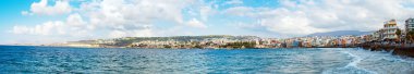 Cityscape ve Körfezi manzaralı panorama görünümünü. Chania, Yunanistan.