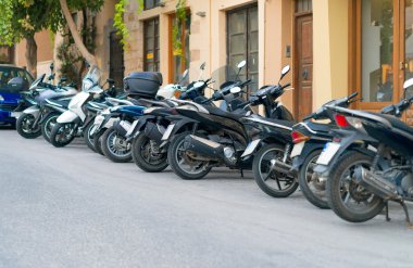 Motosiklet park yerinin Tarih satırı.