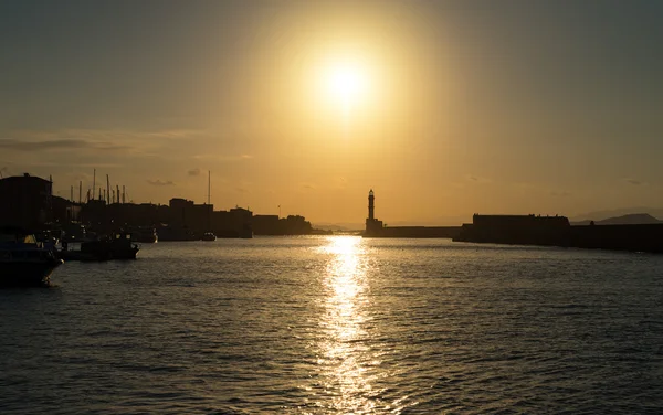 Bellissimo tramonto sulla baia di Chania, Creta . — Foto Stock