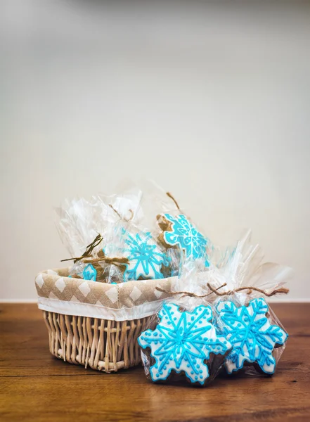 Caja de galletas en la mesa de madera. Lugar para el texto . — Foto de Stock