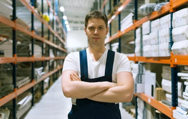 Guapo supervisor en el almacén. Espacio para texto . — Foto de Stock